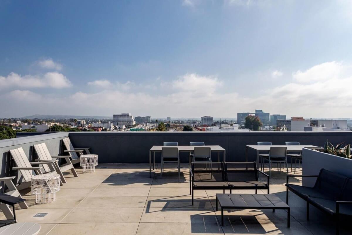 Stylish Near Ucla Coliving Suite W In Unit W&D Los Angeles Exterior photo